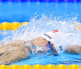 开云官方app入口-浓眉压制级发挥，雄鹿血拼辽宁队，一场跨越联赛的巅峰对决