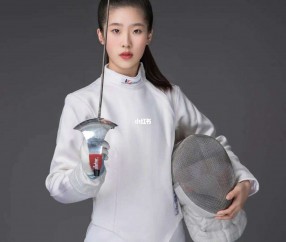 开云在线赛事平台-墨西哥击剑冠军手握金牌，英姿飒爽登台