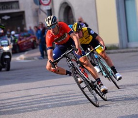 开云体育直播-瓦伦西亚强势登顶，势不可挡