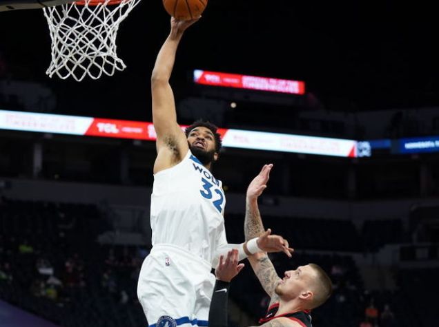 青岛队完胜火箭，拉文统治全场