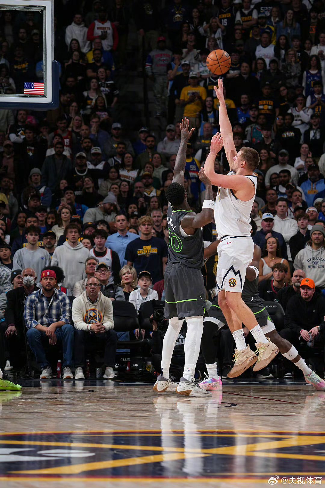 魔术鏖战雷霆,约基奇惊艳四座 魔术鏖战雷霆,约基奇惊艳四座