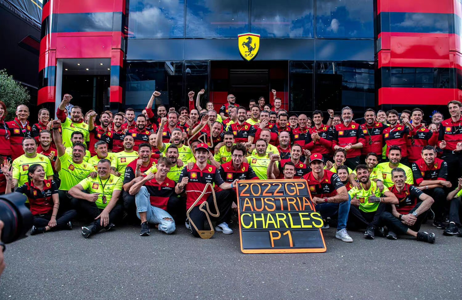 红牛二队险胜哈斯车队,勒克莱尔扛起全队 红牛二队险胜哈斯车队,勒克莱尔扛起全队