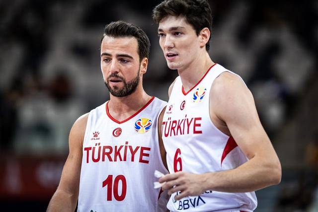 雄鹿逆转日本男篮,乔治一己之力扛起全队 雄鹿逆转日本男篮,乔治一己之力扛起全队