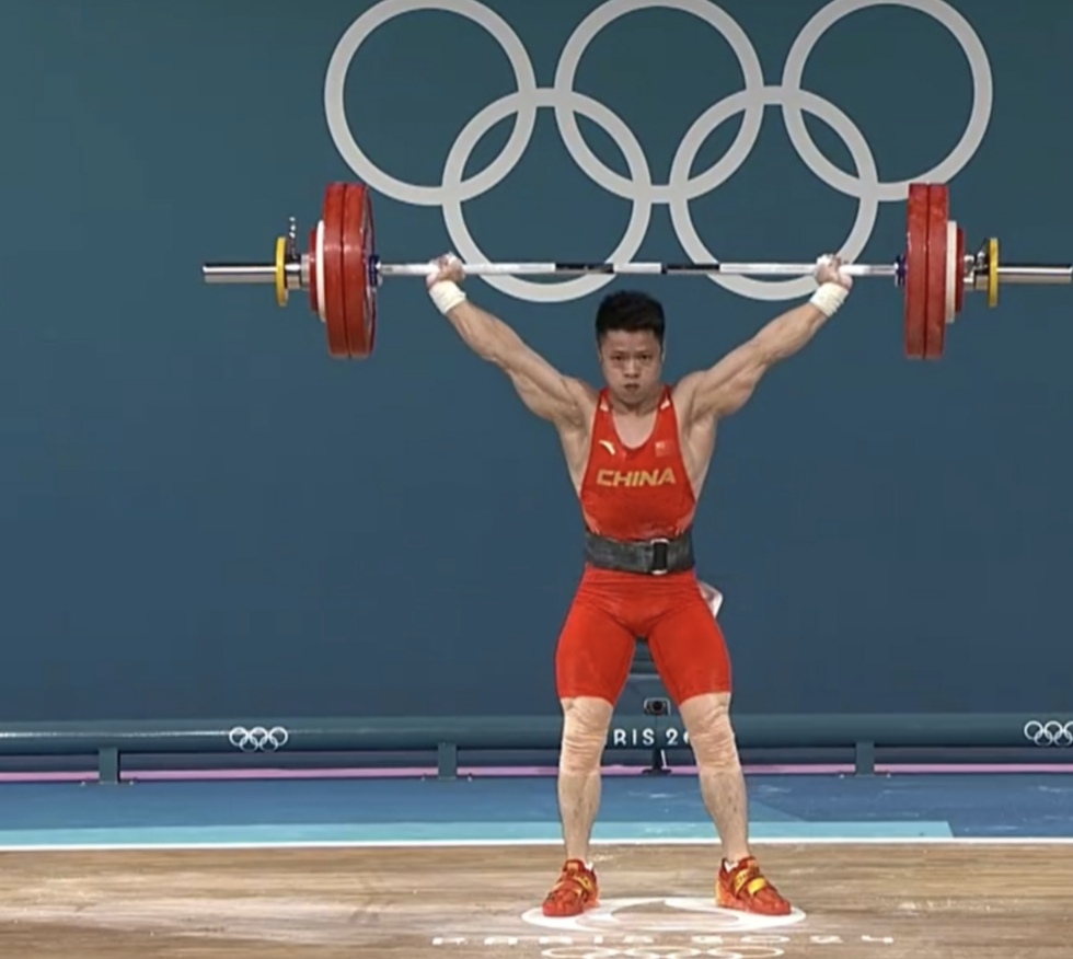 俄罗斯举重名将稳坐金牌，实力过人