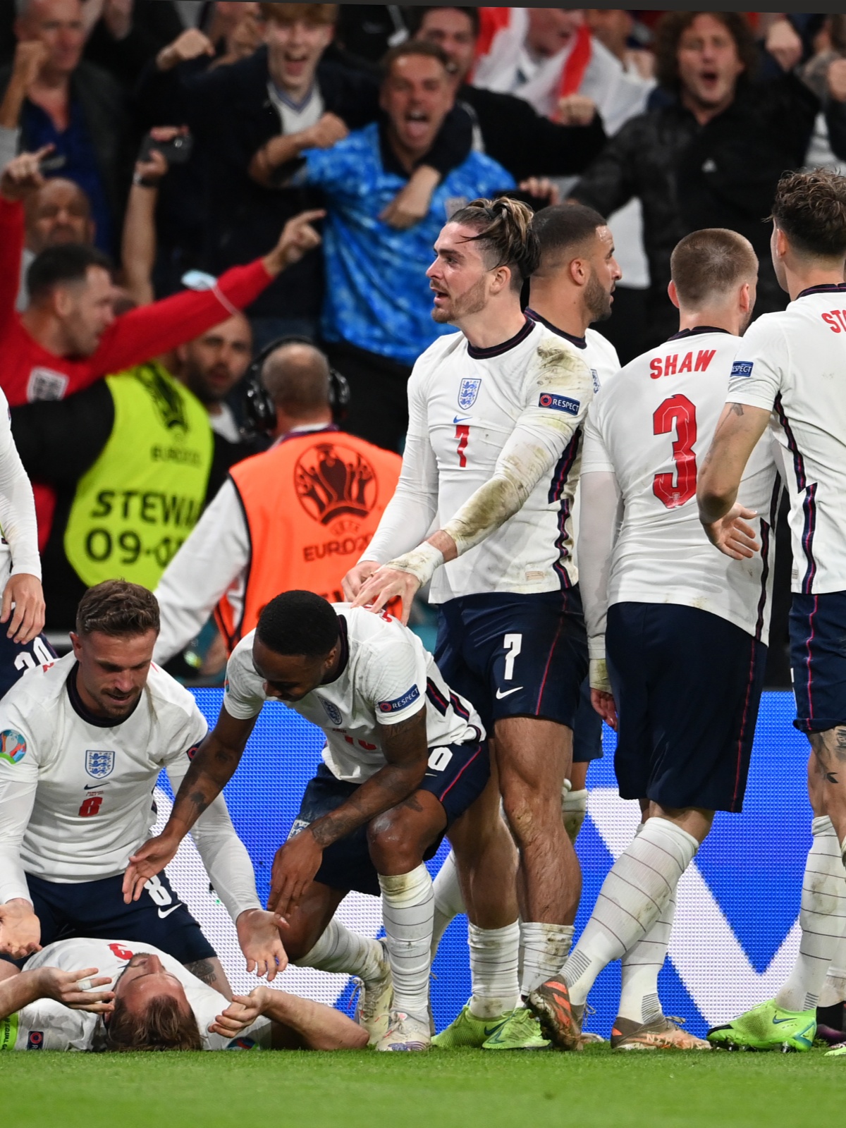 欧洲足球盛事：小组赛带来精彩对决