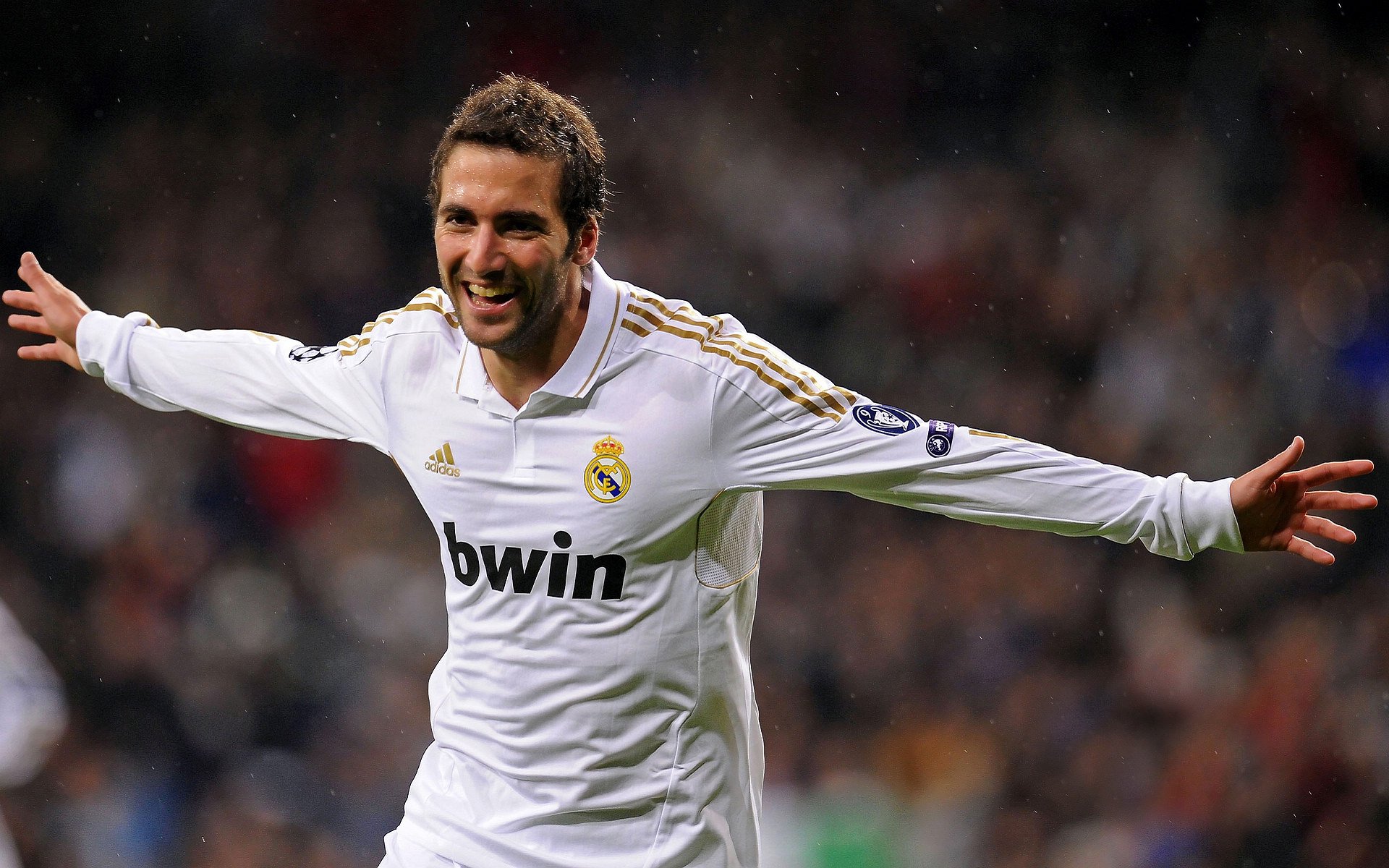 赛道与球场，F1街道赛的攻防艺术与老鹰队的窒息防守