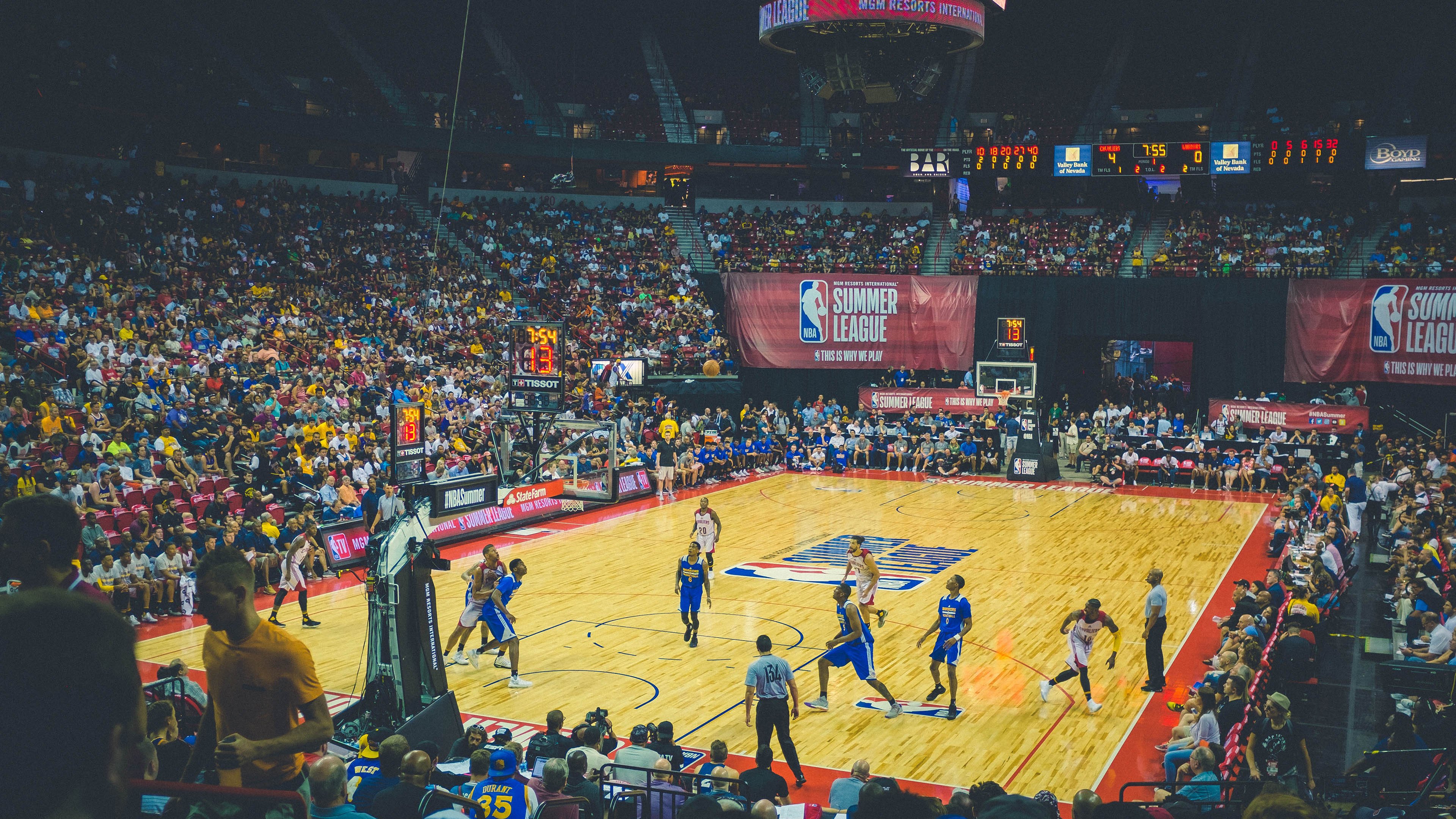 草原公牛与雪山掘金，双线战场上的关键战哲学